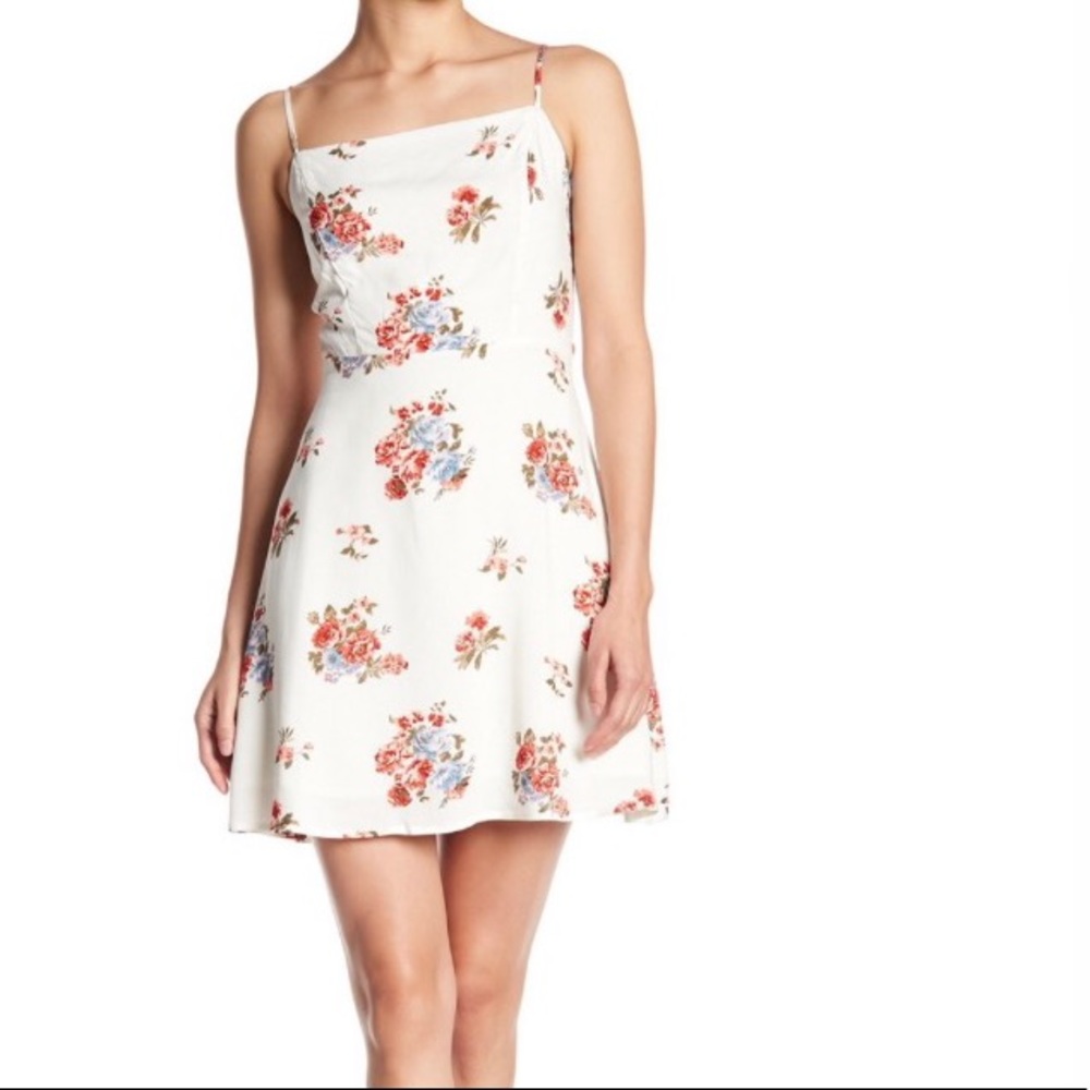Socialite Floral Dress. NWT